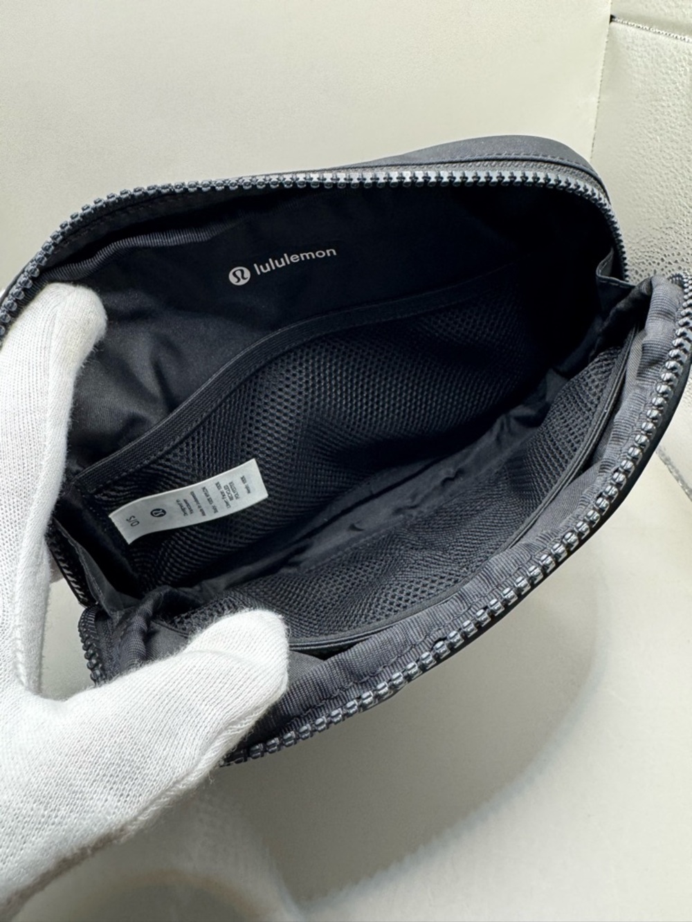 Lululemon Everywhere Belt Bag (2L) - Picture 2 of 8
